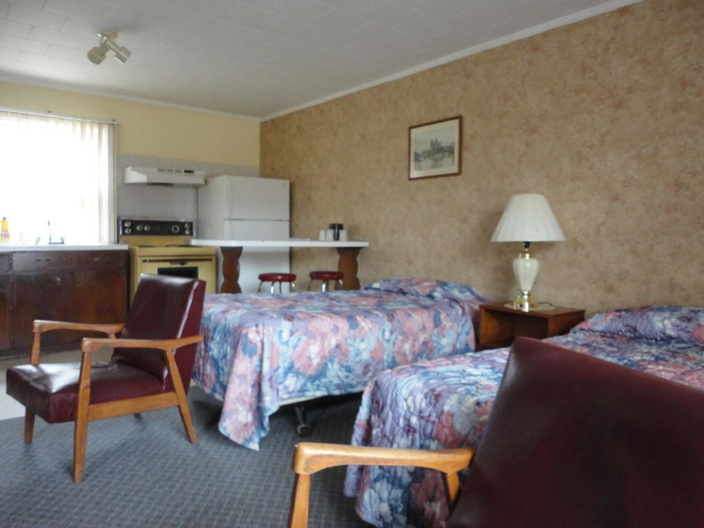 Hipwell'S Motel Fonthill Esterno foto