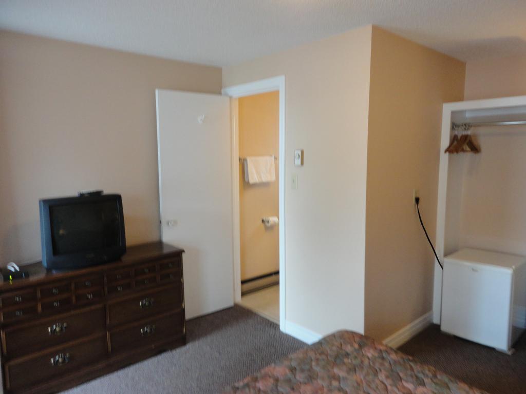 Hipwell'S Motel Fonthill Esterno foto