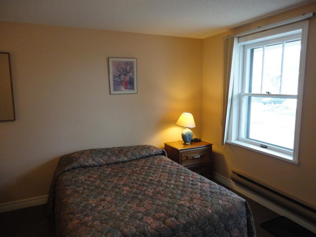 Hipwell'S Motel Fonthill Esterno foto